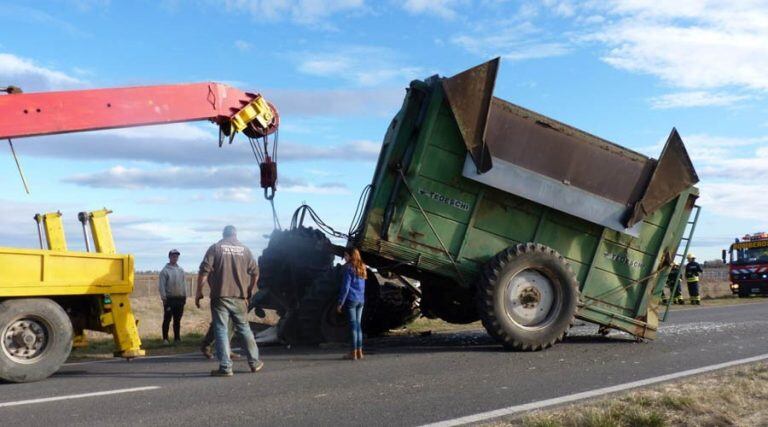 Vuelco del tractor en la Ruta 188 (Infotec)