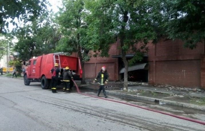 Voraz incendio en el Mercado Municipal de Corrientes. (Foto: Corrientes Hoy)