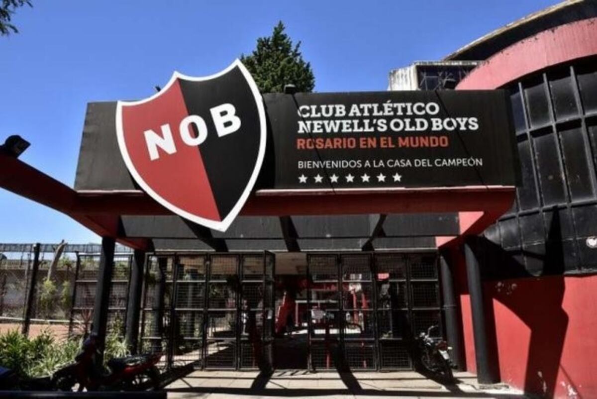 Cuáles son los técnicos que siguen en carrera para llegar a Newell's