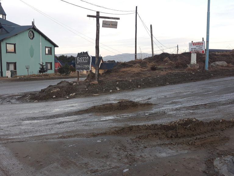 Avenida Los Ñires y Tierra de Vientos, la esquina más complicada de la zona