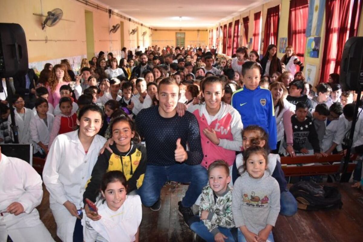 La escuela donde Marco Ruben cursó la primaria sumó una biblioteca futbolera con su nombre