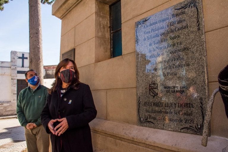 Homenajearon a Rosario Vera Peñaloza en el 70° Aniversario de Fallecimiento