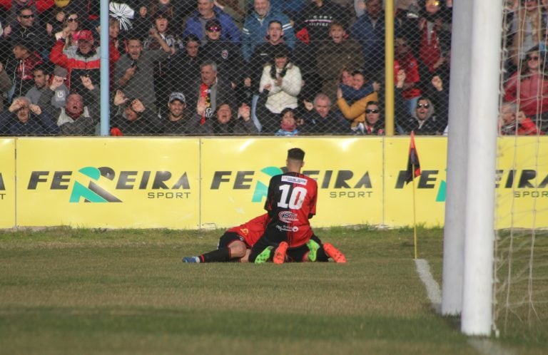 Festejo rojinegro en el gol