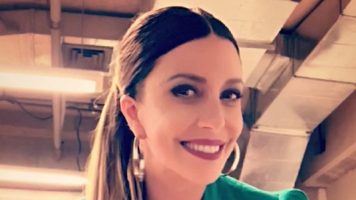 Mónica Ayos lució un infartante escote en el mar