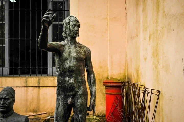 L'Homme Parlant (El Orador), del francés León-Ernest Drivier, es otra de las esculturas refugiadas en el MOA. (Foto: Maxi Failla)