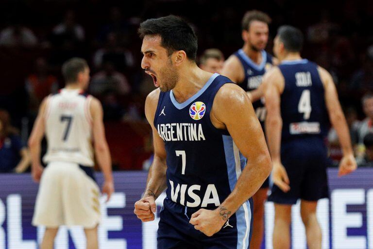 La celebración de Facundo Campazzo, uno de los emblemas de la selección argentina. Foto: Andy Wong/AP.