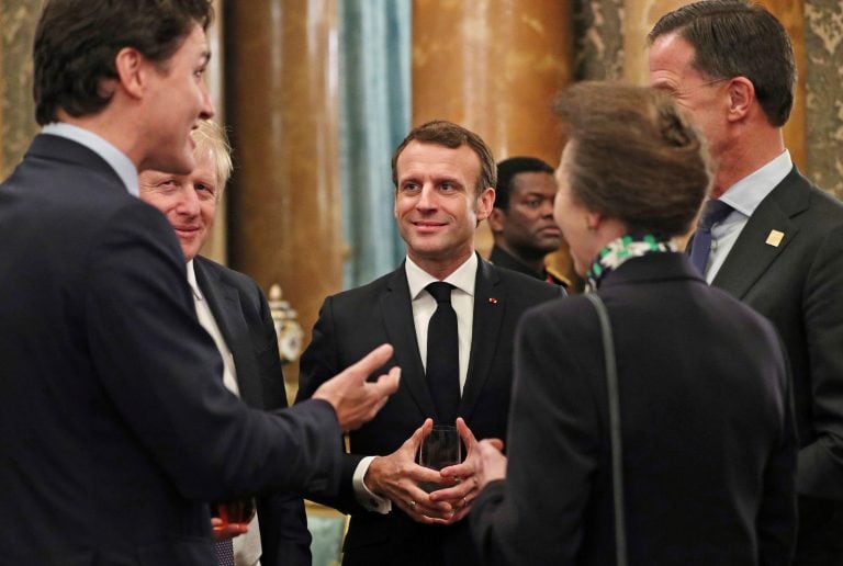 De izq. a der.: Justin Trudeau, Boris Johnson, Emmanuel Macron Jens Stoltenberg y la princesa Ana (Foto:Yui Mok/Pool via AP)