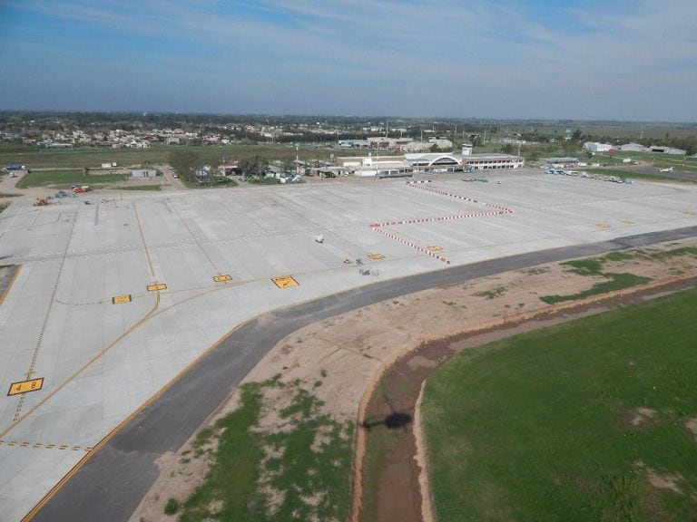 La terminal aérea de Rosario apostaba a llegar al millón de pasajeros en 2018, algo que a priori parece lejano. (Archivo)