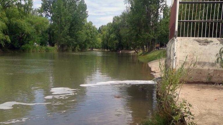 Un bañero de 22 años lo vio e intento rescatarlo, pero no pudo (web).