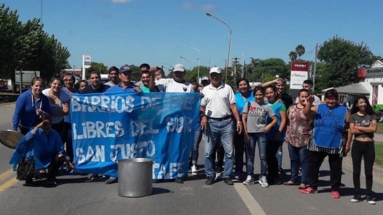 Ortganizaciones sociales se manifiestan para pedir respuestas a la ministra Stanley.