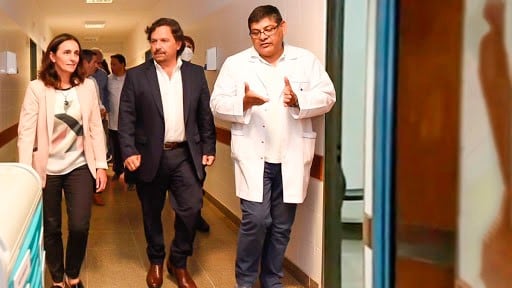 Daniel Mamaní junto al gobernador Gustavo Sáenz y la ministra de Salud, Josefina Medrano.