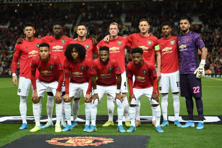 Marcos Rojo (extremo superior izquierda) y Sergio Romero (extremo superior derecho) fueron titulares en la victoria 1-0 del Manchester United ante el Astana (Foto: AFP)