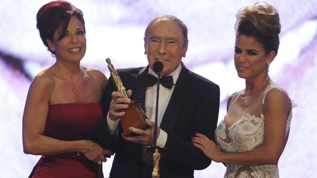 Iliana y Marina junto a su papá.