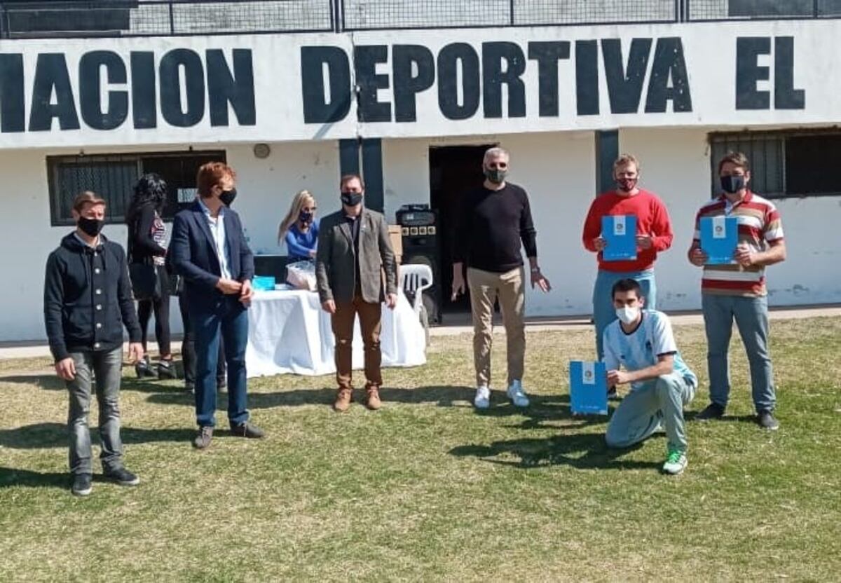 Clubes de Sacanta recibieron subsidios de la Provincia