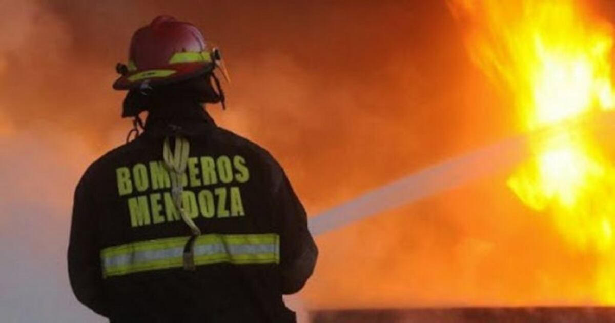 Un incendio destruyó por completo una casa de familia en Villa Atuel