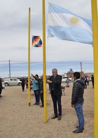 La Bandera nacional flamea en la Puna jujeña. El gobernador Morales y miembros de su gabinete participaron en las celebraciones patronales en honor a la Virgen de Lourdes en Paso de Jama.