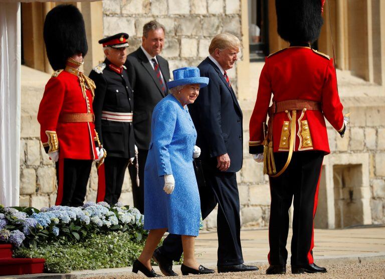 Trump y Melania se reúnen con la reina Isabel II en Windsor