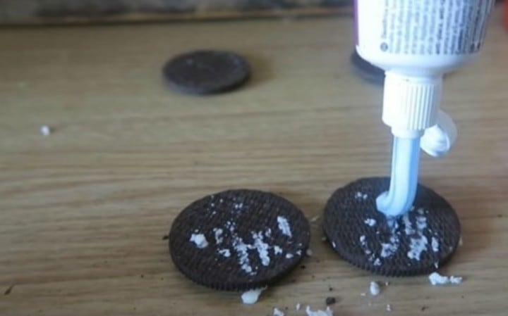 Las oreo con dentífrico (Foto: Clarín).