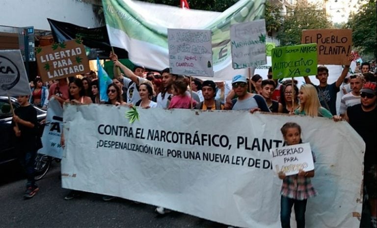 La marcha por la legalización de la marihuana pasó por Rosario