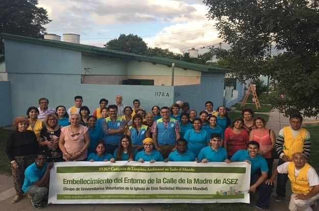 Jóvenes voluntarios mejoraron viviendas de personas mayores