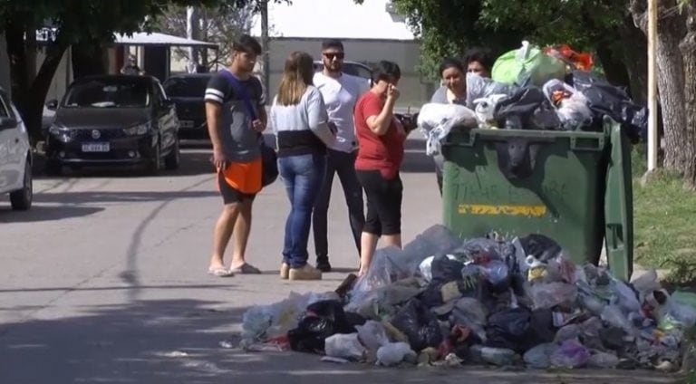 Los camiones volcadores se encuentran todos dañados a causa de la falta de presupuesto (web).