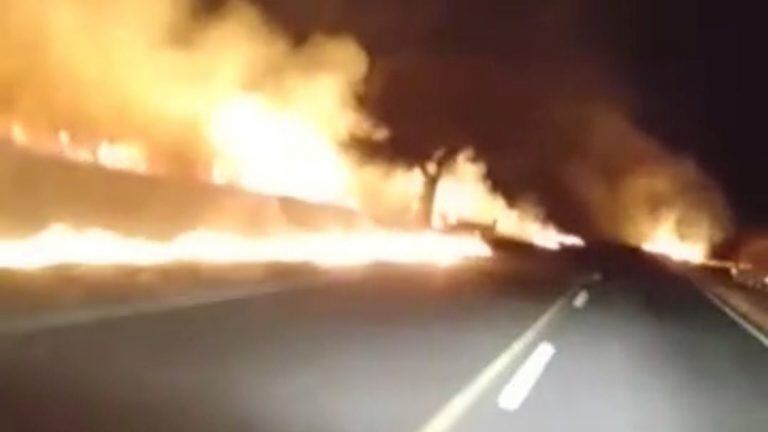 El incendio en ambos lados de la RN38, a la altura de El Carrizal.