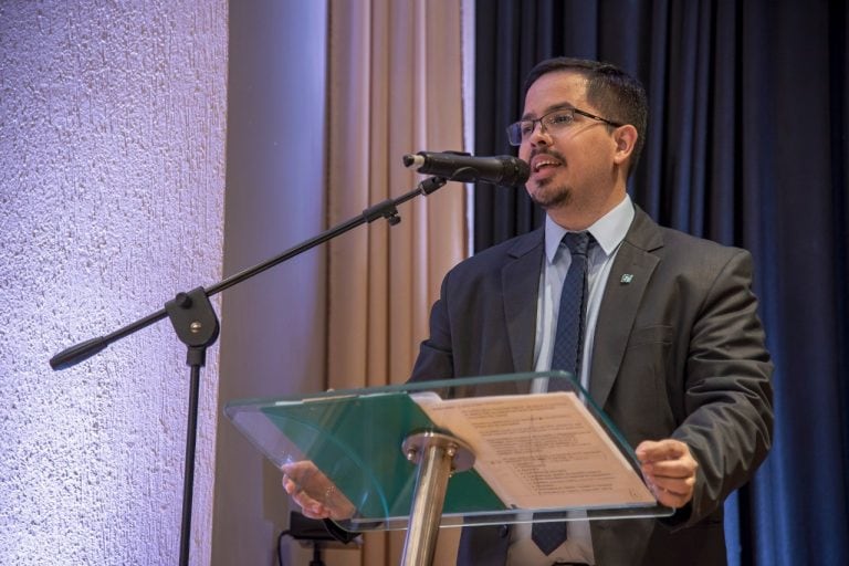 El profesor Santiago Pauli coordinador de la Universidad Siglo 21 Tolhuin, Tierra del Fuego