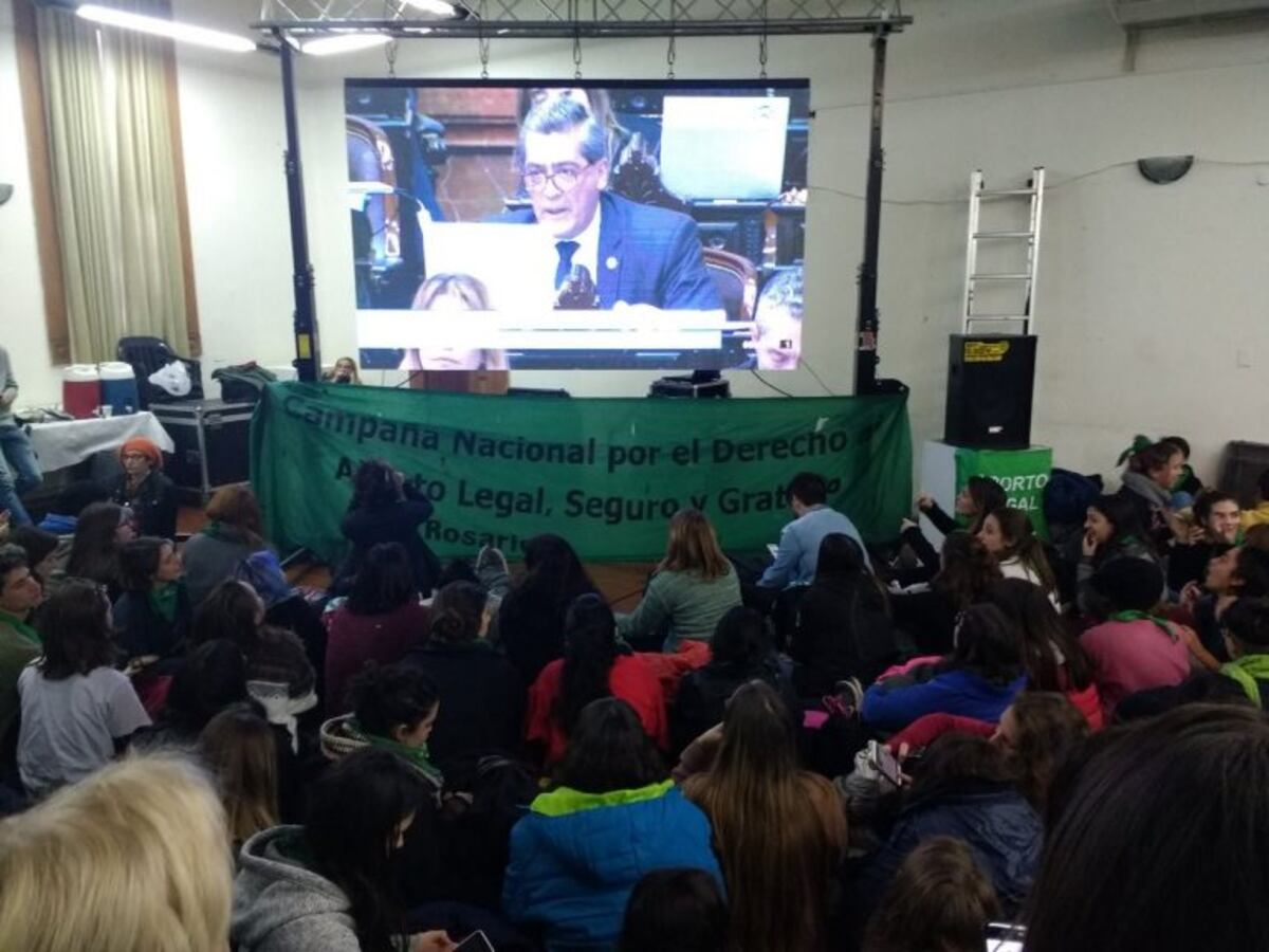 Así se festejó en el centro rosarino la media sanción sobre la despenalización del aborto