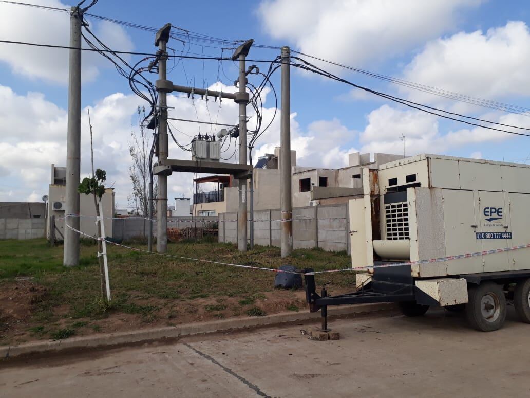 Grupos electrógenos EPE instalados en la zona afectada en el barrio Antártida Argentina