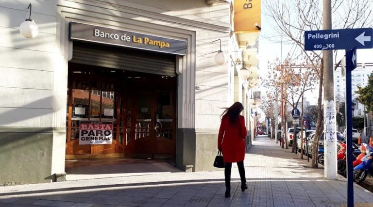 No atienden los bancos en Santa Rosa (Diario Textual)