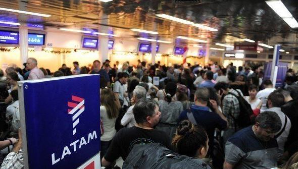 Paro de pilotos de LATAM en Aeroparque.