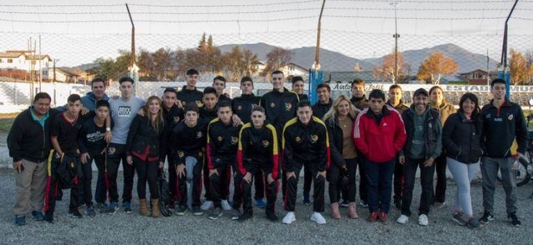 Plantel Sub 18 de Cruz del Sur en Trevelin (Foto: Marcos Ojeda - Prensa de Cruz del Sur).