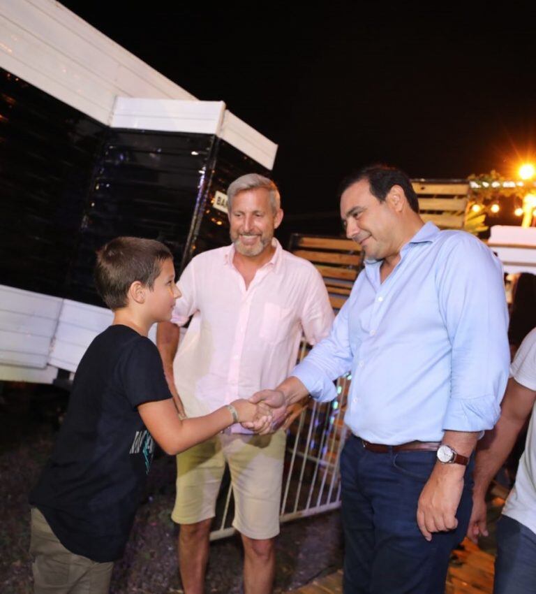 Gustavo Valdés con Rogelio Frigerio en los carnavales de Corrientes.