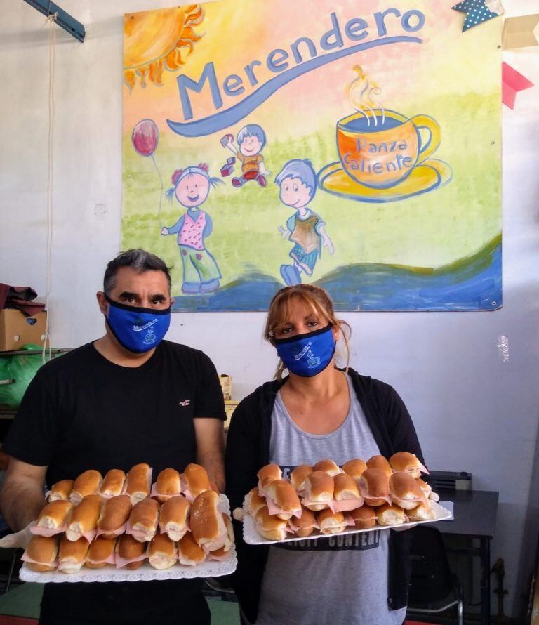 Cristian y Gabriela, los precursores del merendero Panza Caliente en Villa Carlos Paz. (Foto: gentileza Cristian Abrette).