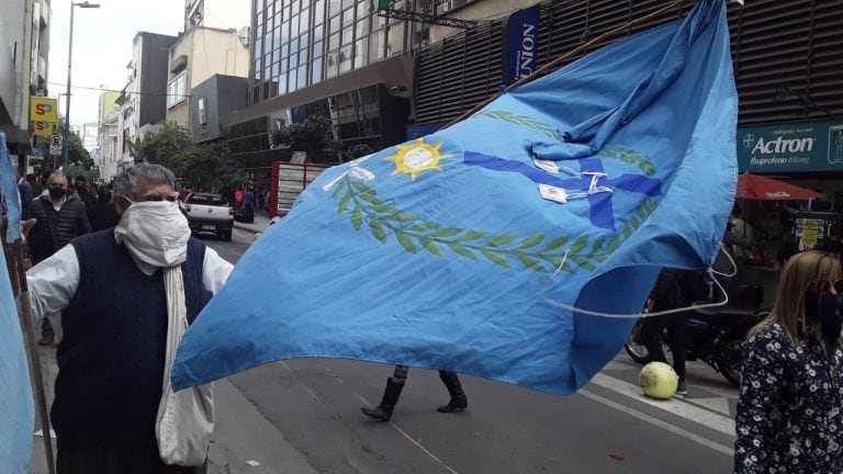 El ingeniero  Juan Carlos Rosario Medina recorre las calles de Tucumán.