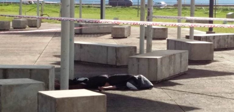 Un hombre muerto en la costanera de Posadas.