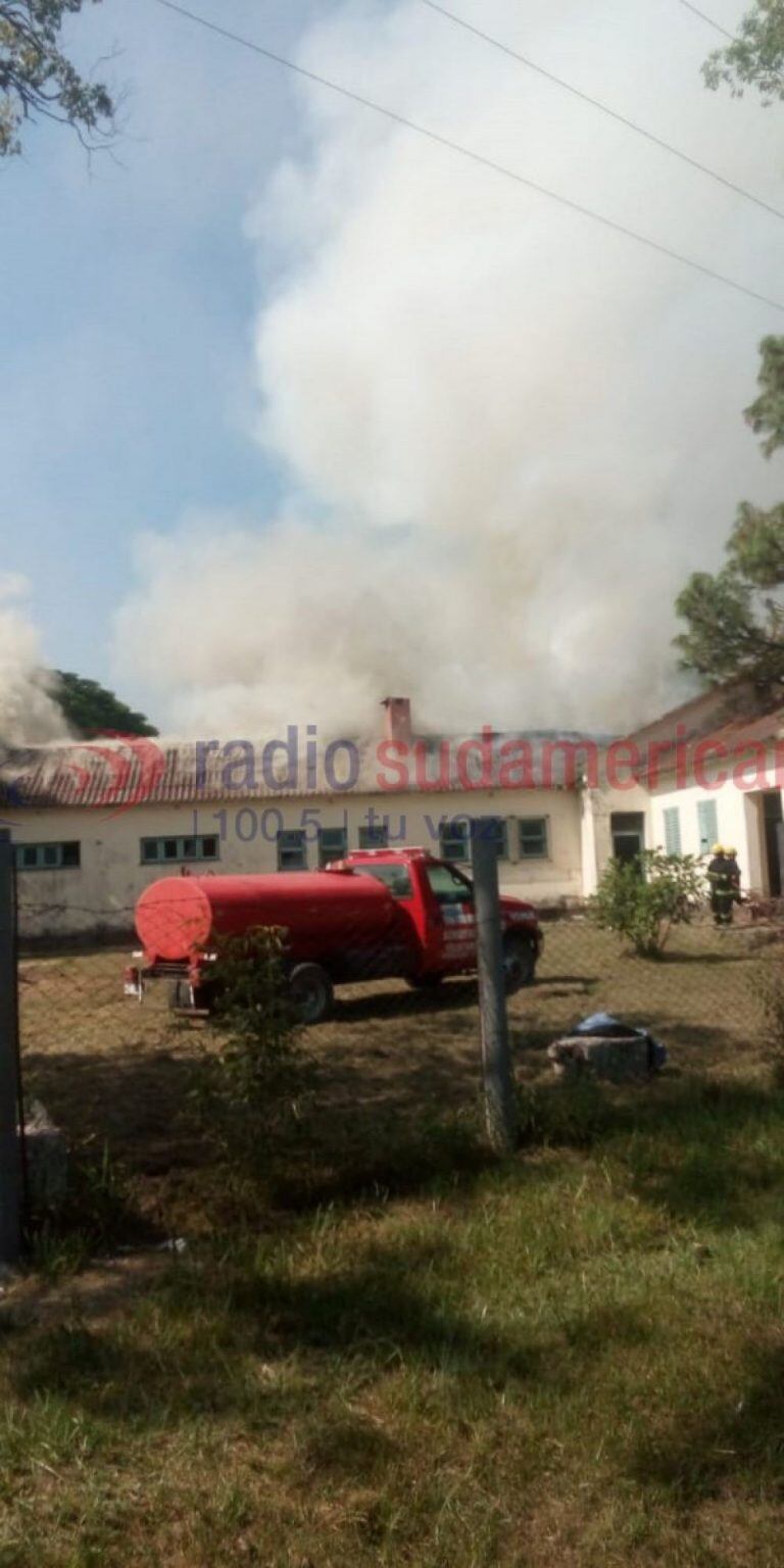 Escuela de Parada Coco, se quemó por completo.