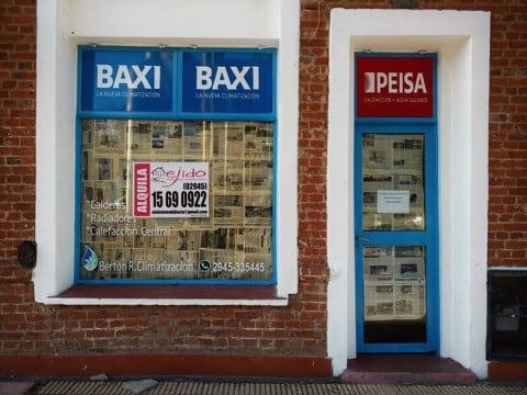 El Centro de Esquel tiene varios locales sin comercios