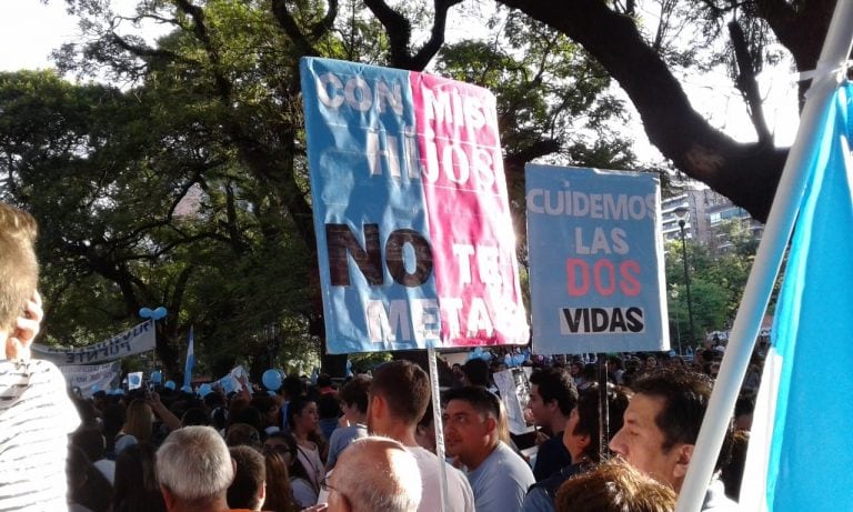 Los convocantes se reunieron en Plaza Urquiza y caminar en defensa del “Niño por Nacer”. (Germán Valdez)