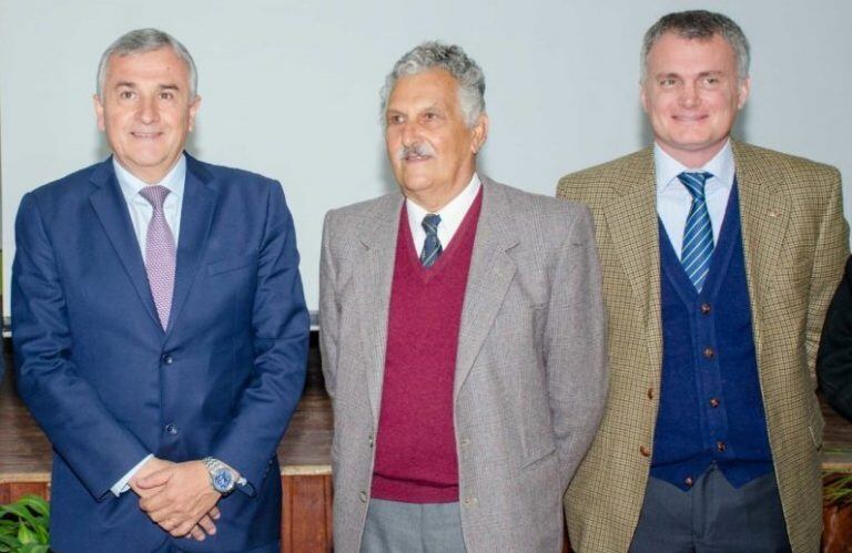 El gobernador Morales, el ingeniero Jorge Scandaliaris y el licenciado Federico Gatti, del ingenio Ledesma, en ocasión de la presentación del Congreso Mundial del Azúcar, realizada en la 8va, Expo Dinámica del Norte, realizada en Perico del 30 de mayo al 2 de junio pasado.