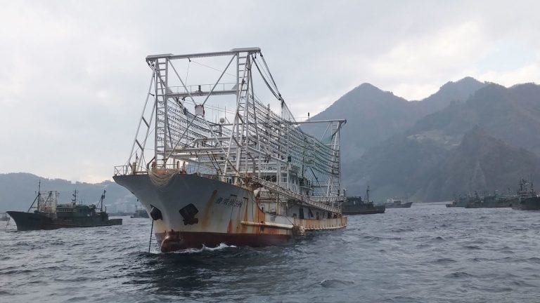 10 nuevos buques pesqueros navegan hacia el Atlántico Sur.