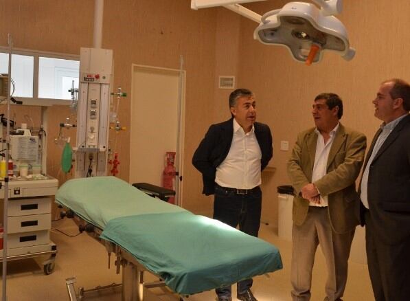 El Gobernador Alfredo Cornejo visitando el Hospital Carrillo en Las Heras.