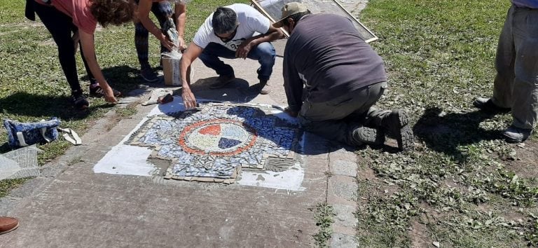 Recomponen la Cruz Chamana de la Plaza de la Memoria