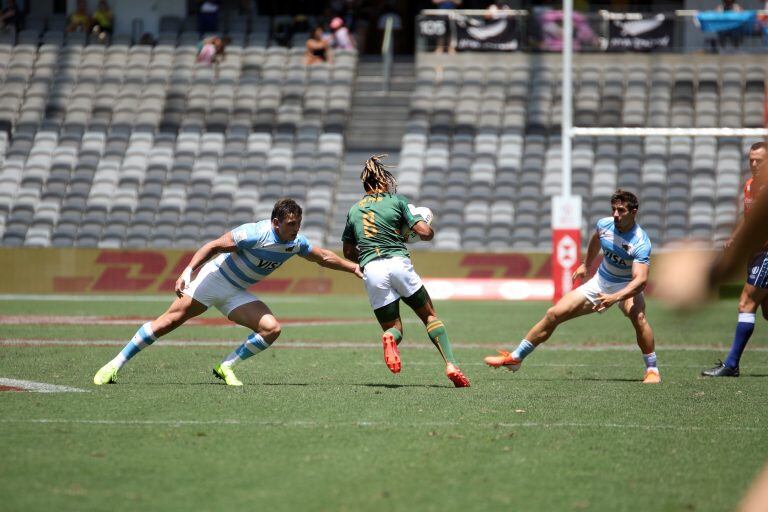 Los Pumas Seven ante Sudáfrica (twitter/@lospumas7arg)