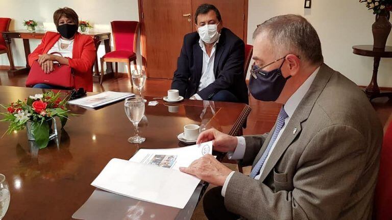 Miembros de la Colectividad Boliviana de Lules fueron recibidos por el vicegobernador Osvaldo Jaldo.