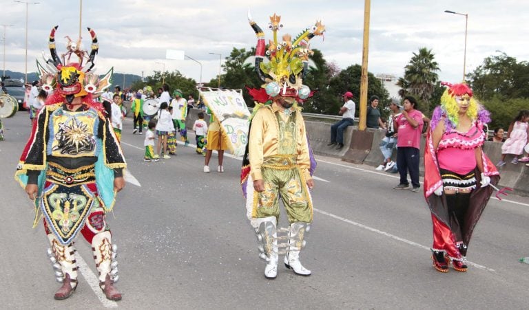 Las danzas bolivianas tienen protagonismo en los corsos capitalinos