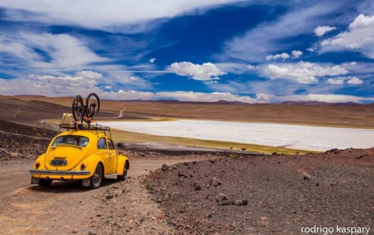 Recorrió la puna catamarqueña a bordo de un Volkswagen escarabajo