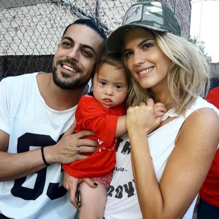 Mery del Cerro junto a Facundo Mazzei y una niña con Síndrome de Down.