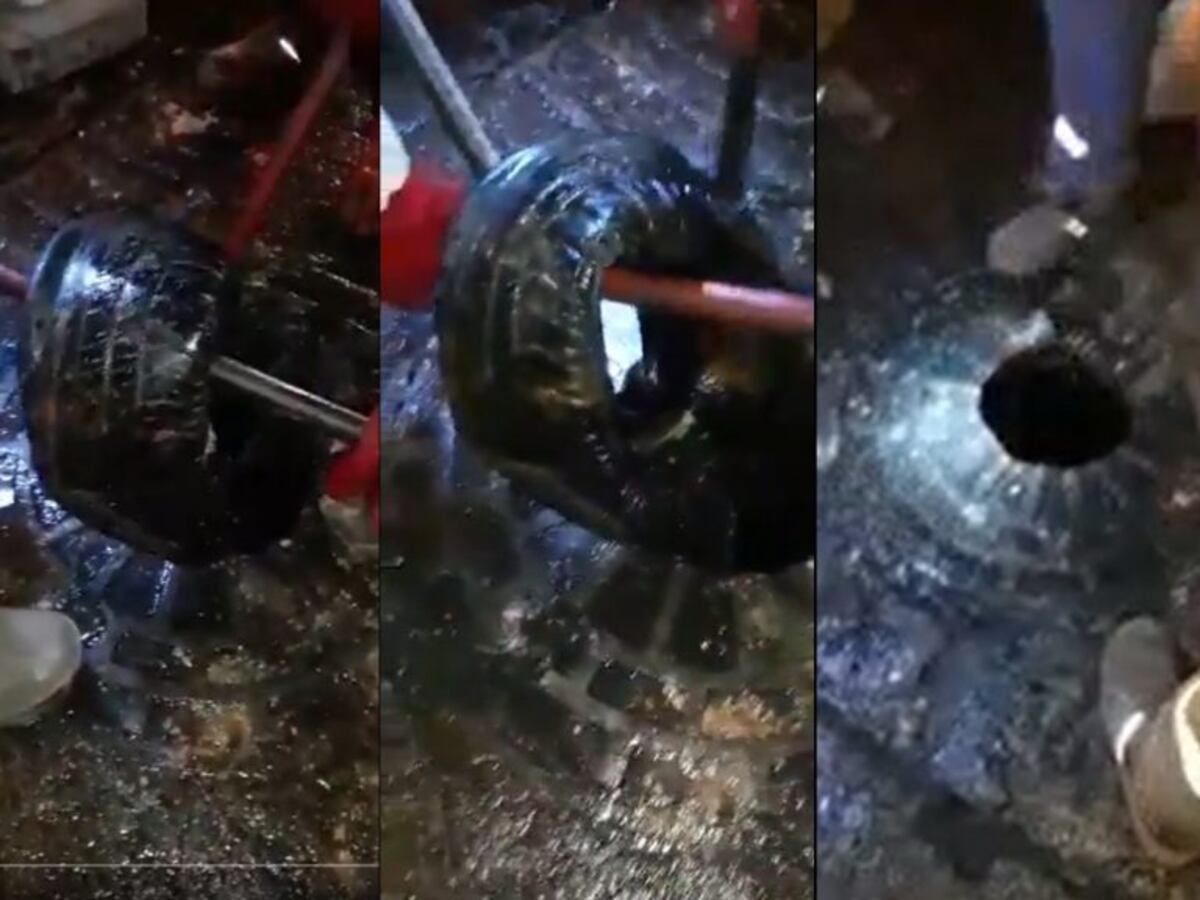 Redes Sanitarias desobstruyó una cloaca en Córdoba que estaba taponada con un neumático