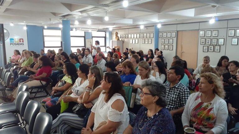 Curso de manipulación de alimentos en la Municipalidad de Posadas. (Prensa)